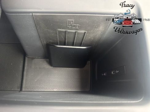 New 2025 Volkswagen Tiguan SE image 13