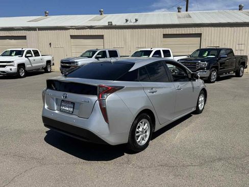 Used 2017 Toyota Prius Two w/ Prius Two Safety Plus Package FWD image 10