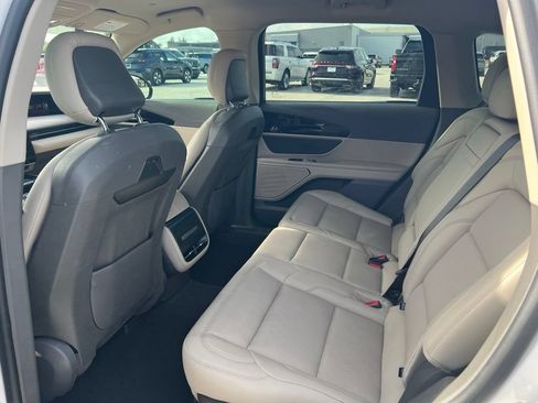 Used 2025 Lincoln Nautilus Premier AWD/4WD image 11