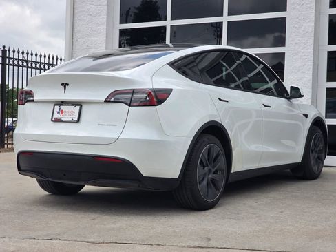 Used 2023 Tesla Model Y Long Range image 4