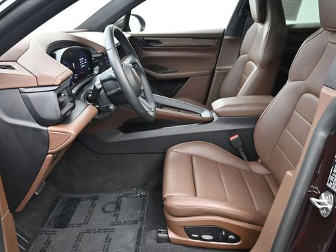 Certified 2025 Porsche Macan Electric RWD image 10