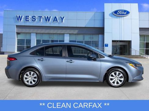 Used 2021 Toyota Corolla LE image 2