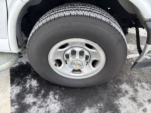 Used 2024 Chevrolet Express 2500 w/ Driver Convenience Package image 9