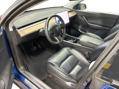 Certified 2021 Tesla Model Y Long Range AWD/4WD image 18