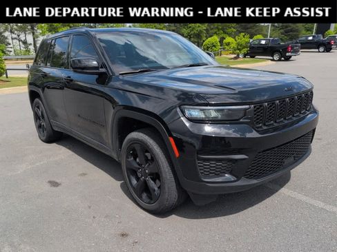 Used 2024 Jeep Grand Cherokee Altitude AWD/4WD image 3