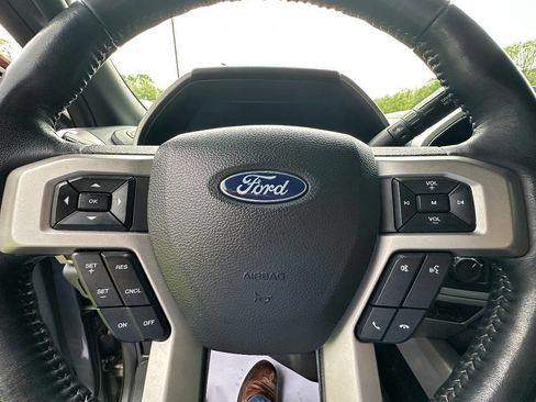 Used 2022 Ford F250 Lariat w/ Lariat Ultimate Package AWD/4WD image 28