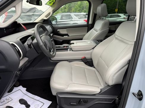 Used 2025 Ford Expedition Active AWD/4WD image 12