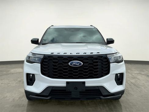 Certified 2025 Ford Explorer ST-Line w/ ST-Line Street Pack image 12