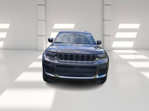 Used 2025 Jeep Grand Cherokee L Laredo image 2