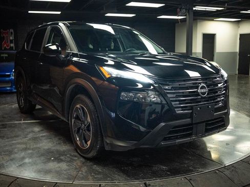 Used 2025 Nissan Rogue SV AWD/4WD image 5