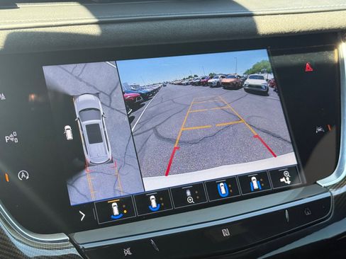 Used 2020 Cadillac XT6 Premium Luxury w/ Platinum Package AWD/4WD image 19