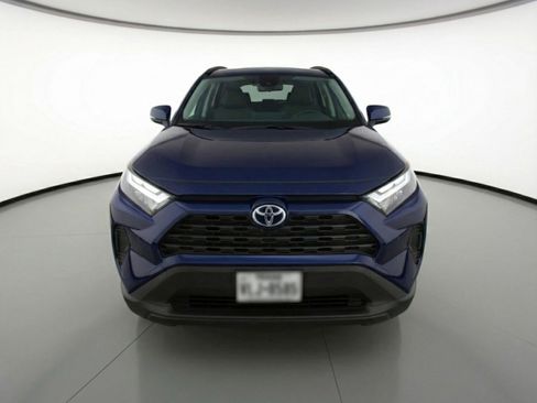 Used 2025 Toyota RAV4 XLE w/ Convenience Package image 2