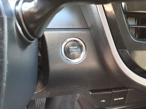 Used 2021 Toyota Camry LE w/ Convenience Package FWD image 29
