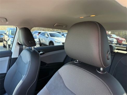 Certified 2022 Volkswagen Taos SE image 10