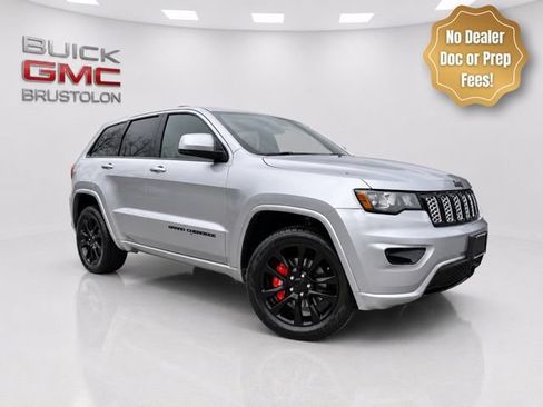 Used 2018 Jeep Grand Cherokee Altitude AWD/4WD image 1