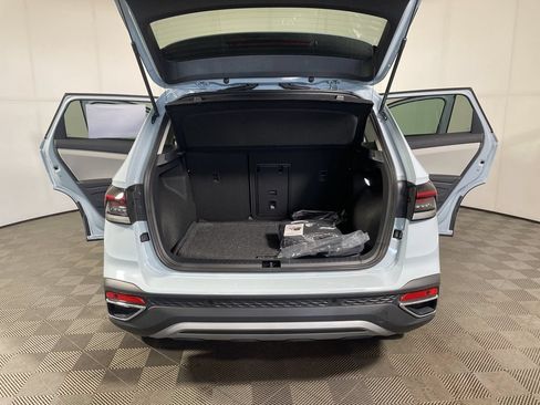 New 2026 Volkswagen Taos SE AWD/4WD image 21