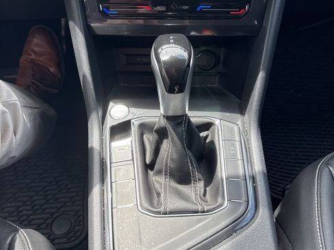 Used 2022 Volkswagen Tiguan SE FWD image 15