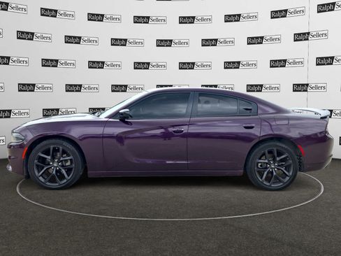 Used 2022 Dodge Charger SXT w/ Blacktop Package RWD image 3