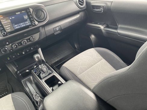 Used 2020 Toyota Tacoma TRD Sport w/ Technology Package image 16