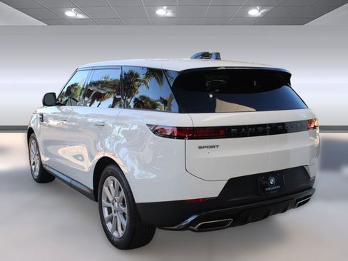Used 2024 Land Rover Range Rover Sport SE image 3