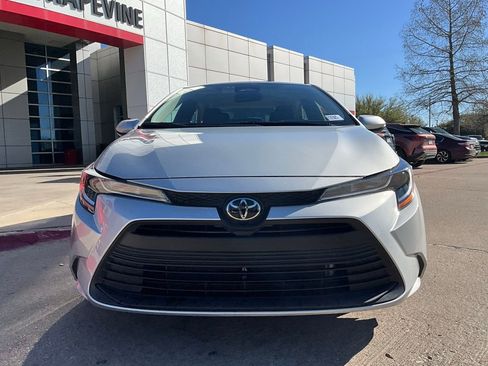 Used 2025 Toyota Corolla LE image 3