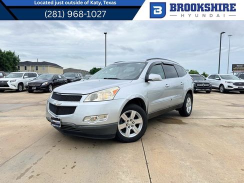 Used 2011 Chevrolet Traverse LT FWD image 1