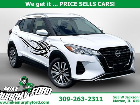 Used 2023 Nissan Kicks SV FWD image 1