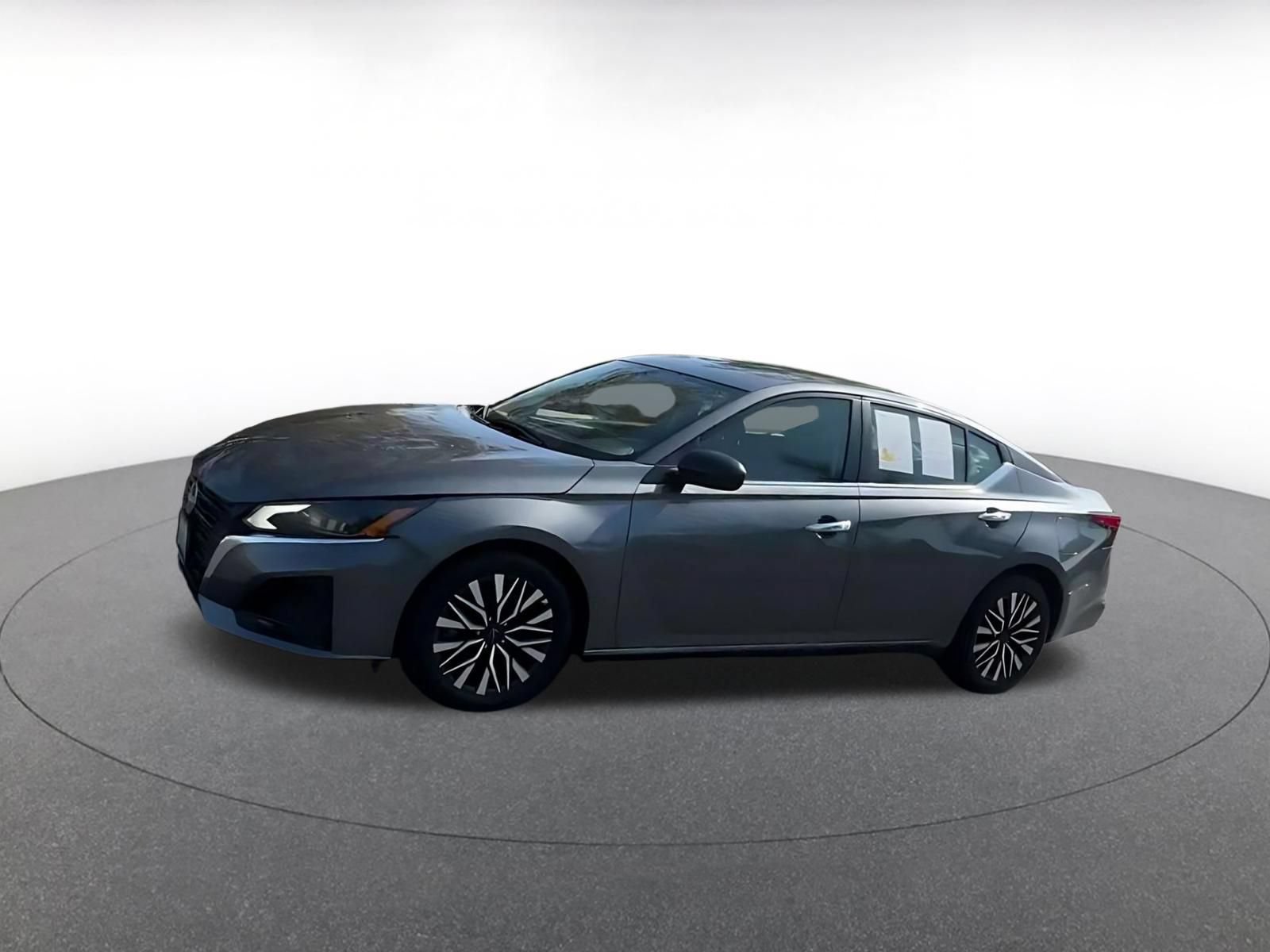 Used 2025 Nissan Altima 2.5 SV FWD image 7