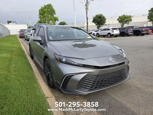 Used 2025 Toyota Camry SE w/ Convenience Package FWD image 3
