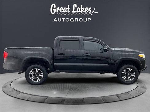 Used 2017 Toyota Tacoma TRD Sport image 6