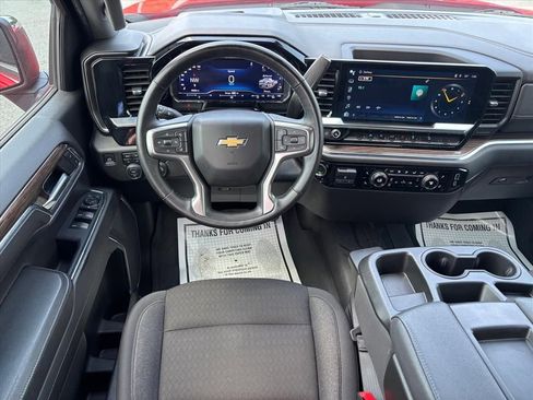 Used 2024 Chevrolet Silverado 1500 LT w/ Z71 Off-Road Package AWD/4WD image 3