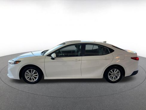 Used 2025 Toyota Camry LE image 10