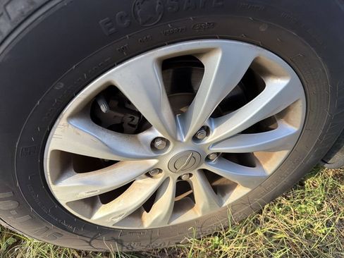 Used 2018 Chrysler Pacifica Touring-L FWD image 11