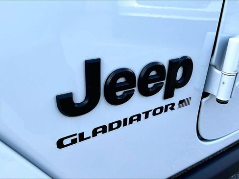 Used 2023 Jeep Gladiator Sport AWD/4WD image 10