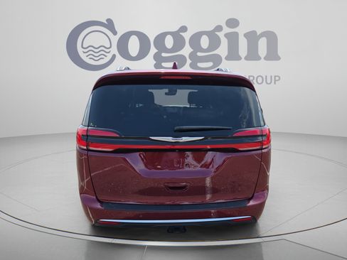 Used 2022 Chrysler Pacifica Pinnacle FWD image 4