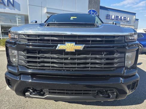 Used 2024 Chevrolet Silverado 2500 Custom image 2