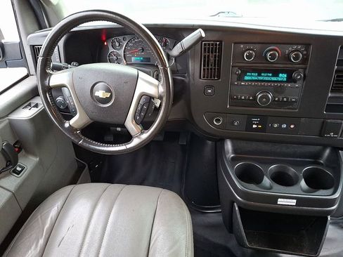 Used 2018 Chevrolet Express 3500 w/ Driver Convenience Package image 12