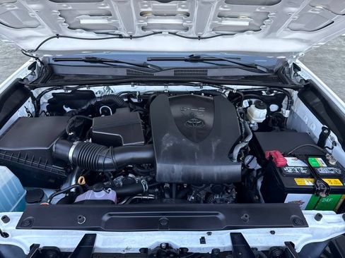 Used 2022 Toyota Tacoma TRD Sport w/ Technology Package RWD image 18