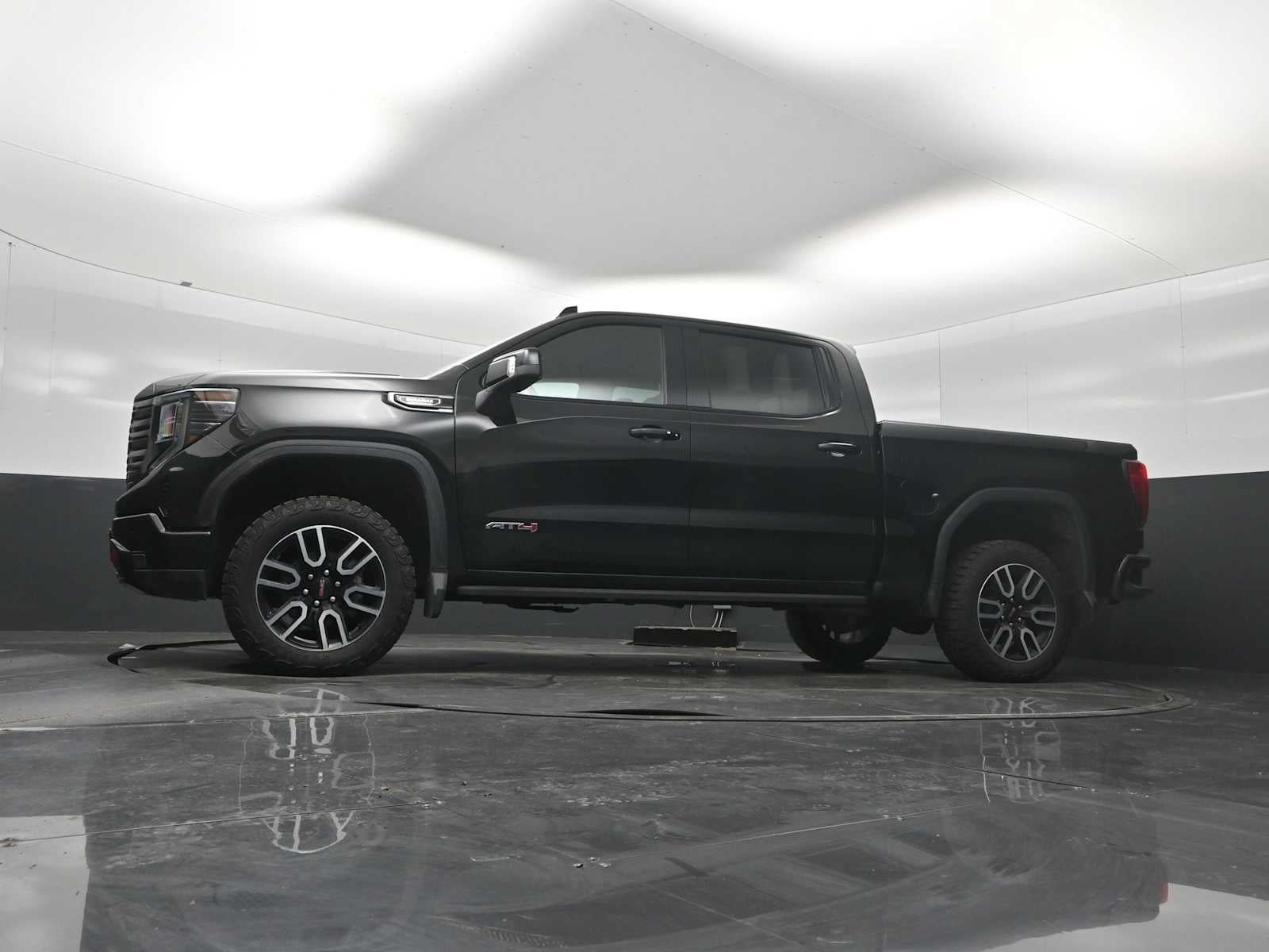 Used 2025 GMC Sierra 1500 AT4 w/ AT4 Premium Package AWD/4WD image 21