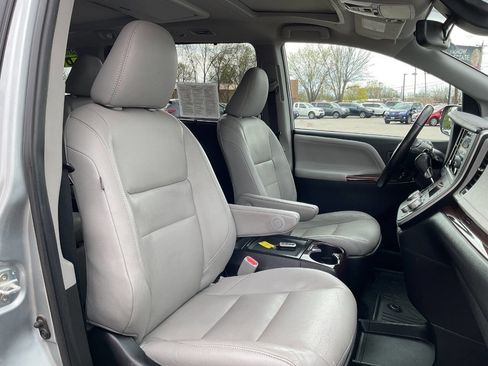 Used 2020 Toyota Sienna Limited Premium w/ Protection Package FWD image 63