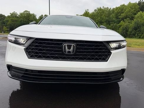 Used 2025 Honda Accord Sport image 3