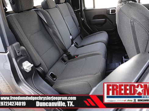 Used 2024 Jeep Gladiator Sport AWD/4WD image 16