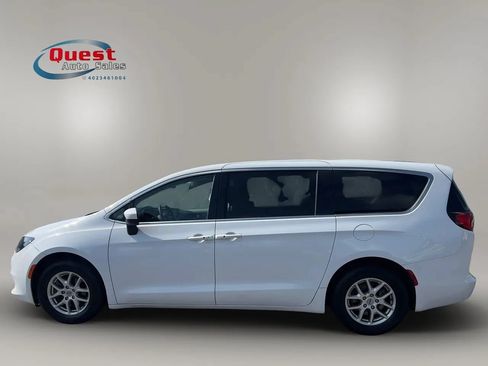 Used 2022 Chrysler Voyager LX FWD image 6