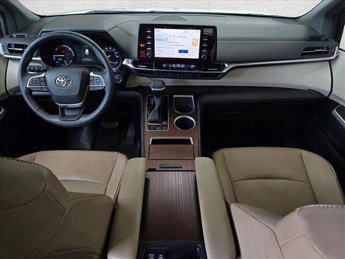 Used 2022 Toyota Sienna XLE FWD image 19