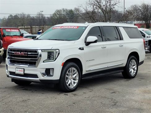 Used 2023 GMC Yukon XL SLT w/ SLT Premium Package image 3