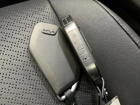 Certified 2025 Kia Carnival SX Prestige FWD image 21