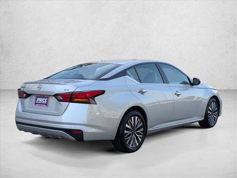 Used 2024 Nissan Altima 2.5 SV FWD image 5