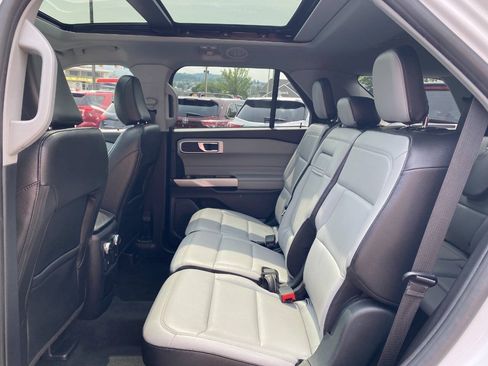 Used 2021 Ford Explorer XLT w/ Equipment Group 202A AWD/4WD image 22