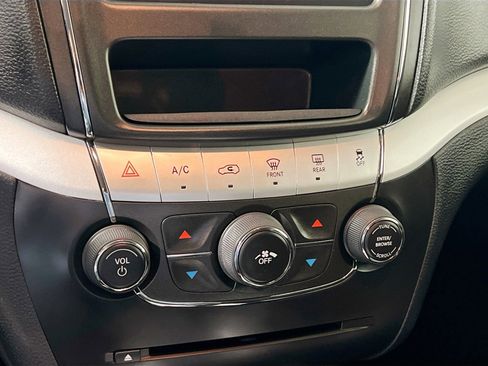 Used 2018 Dodge Journey SE image 27