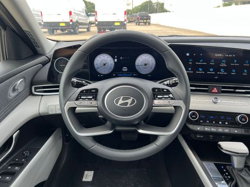 New 2026 Hyundai Elantra Limited FWD image 28
